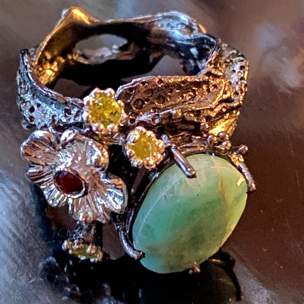 Feminine Genuine Emerald Ring with Gemstones